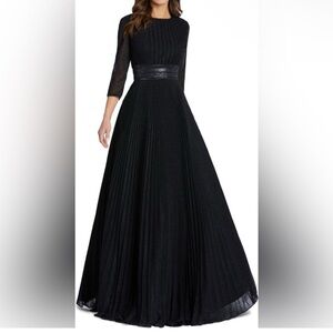 Mac Duggal Shimmering Pleated A-Line 3/4 Sleeve Gown Size 6 Tulle Black #30700